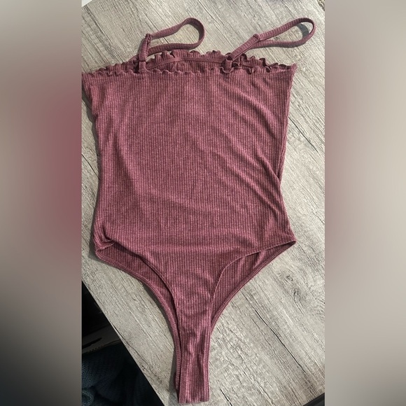 Bozollo Ribbed Onesie Size Medium - Picture 2 of 3